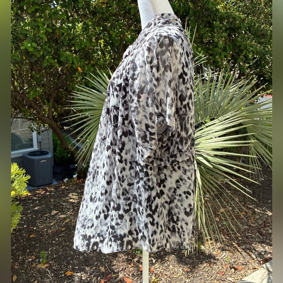 RACHEL Rachel Roy Black and White Leopard Print Short Sleeved Top 3X - Picture 2 of 6